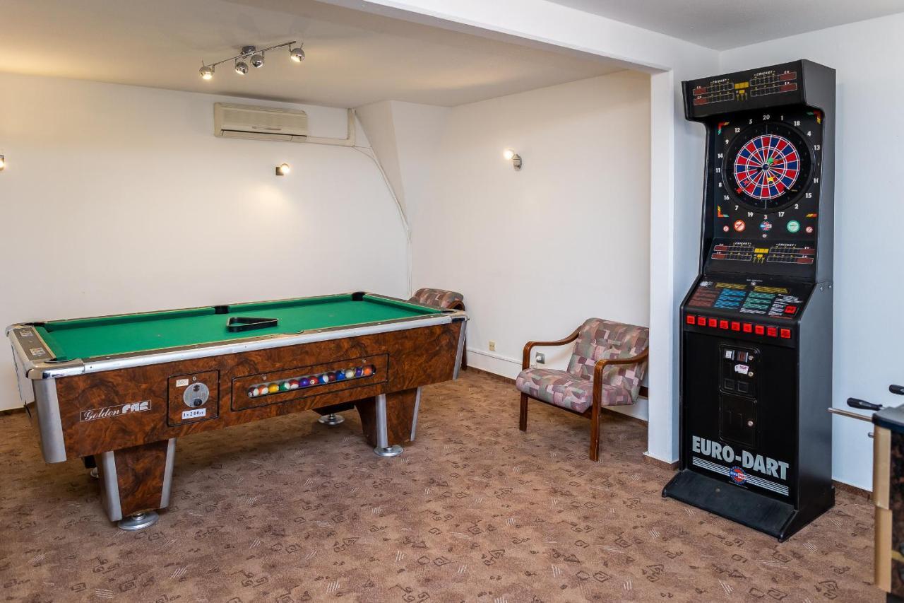 Hotel Sopron Bagian luar foto