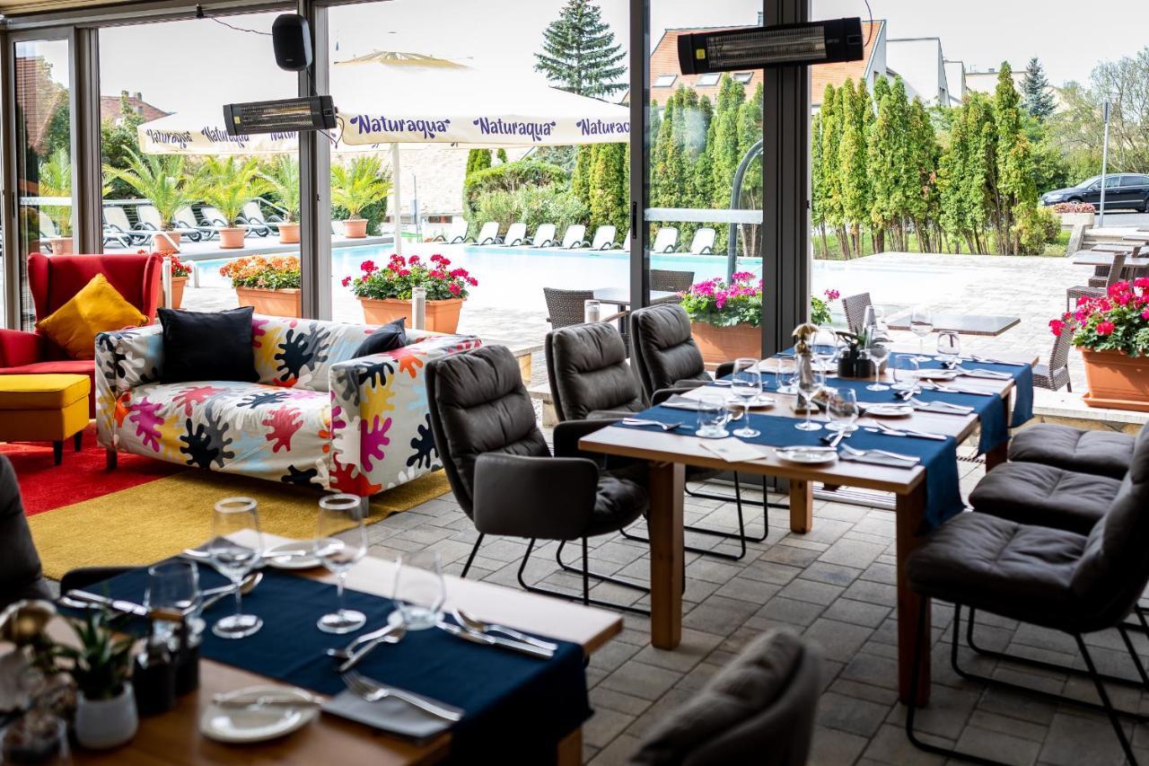 Hotel Sopron Bagian luar foto