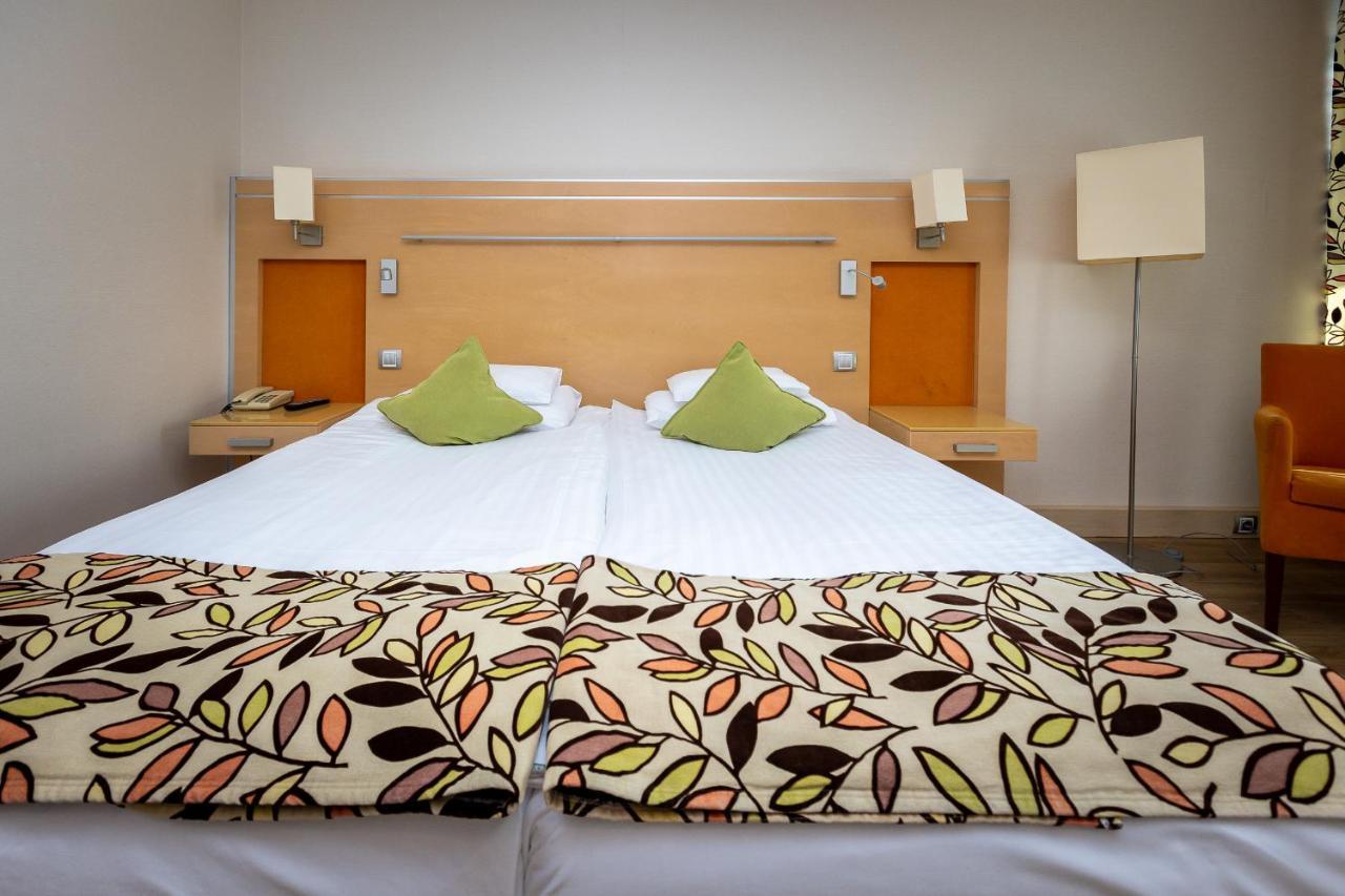 Hotel Sopron Bagian luar foto
