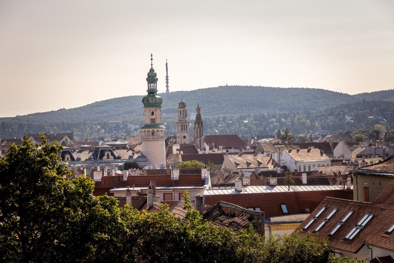 Hotel Sopron Bagian luar foto
