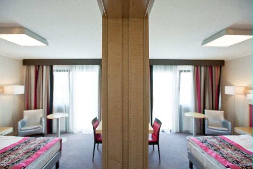 Hotel Sopron Bagian luar foto