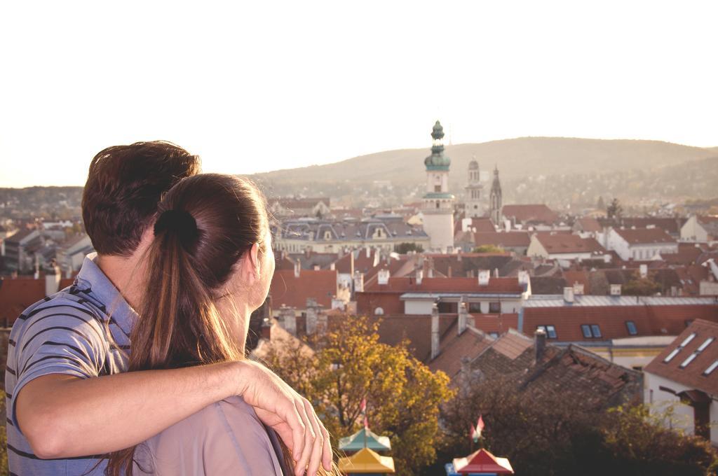 Hotel Sopron Bagian luar foto