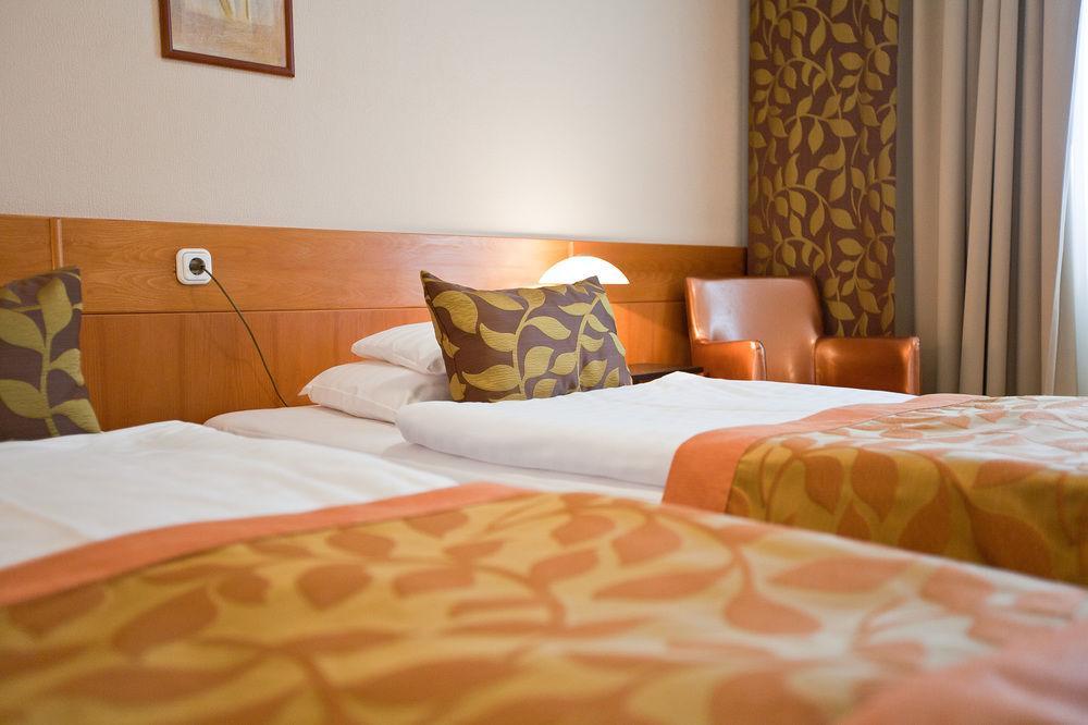 Hotel Sopron Bagian luar foto