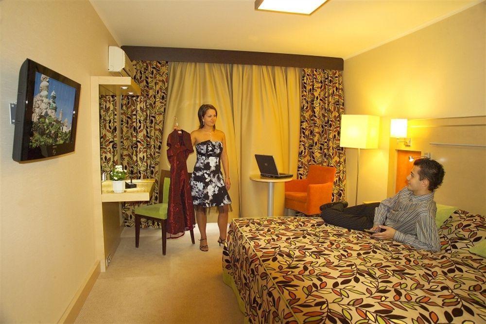 Hotel Sopron Bagian luar foto