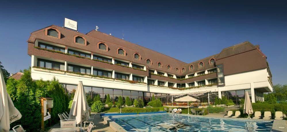 Hotel Sopron Bagian luar foto