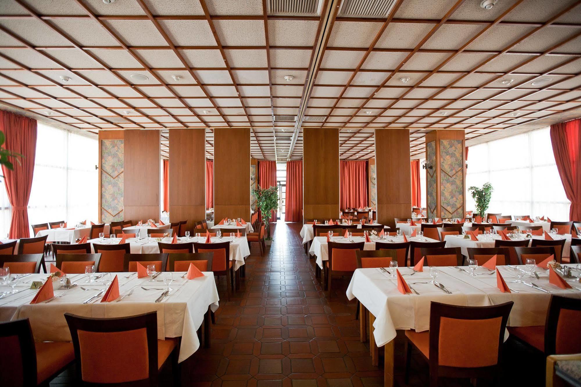 Hotel Sopron Bagian luar foto