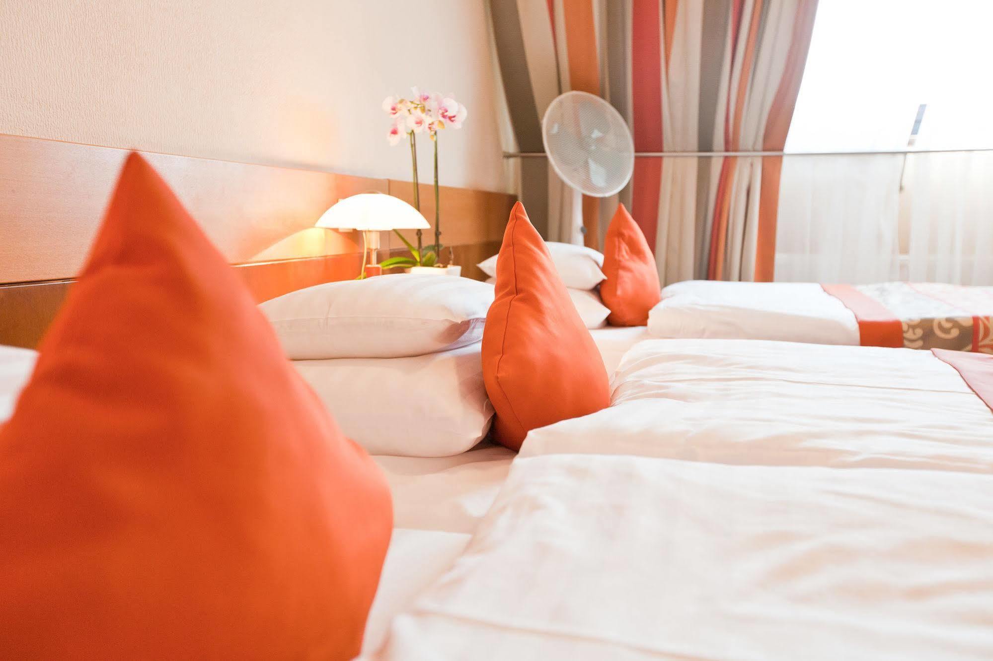 Hotel Sopron Bagian luar foto