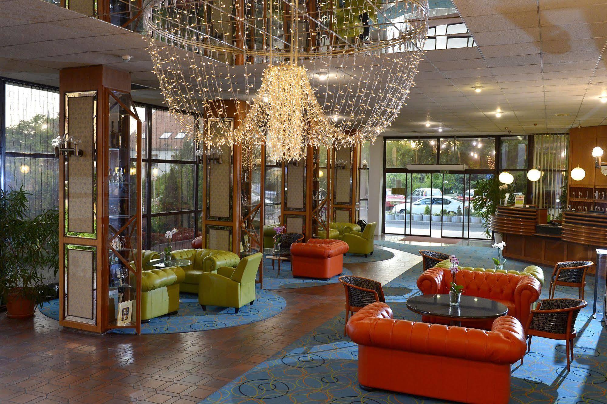 Hotel Sopron Bagian luar foto