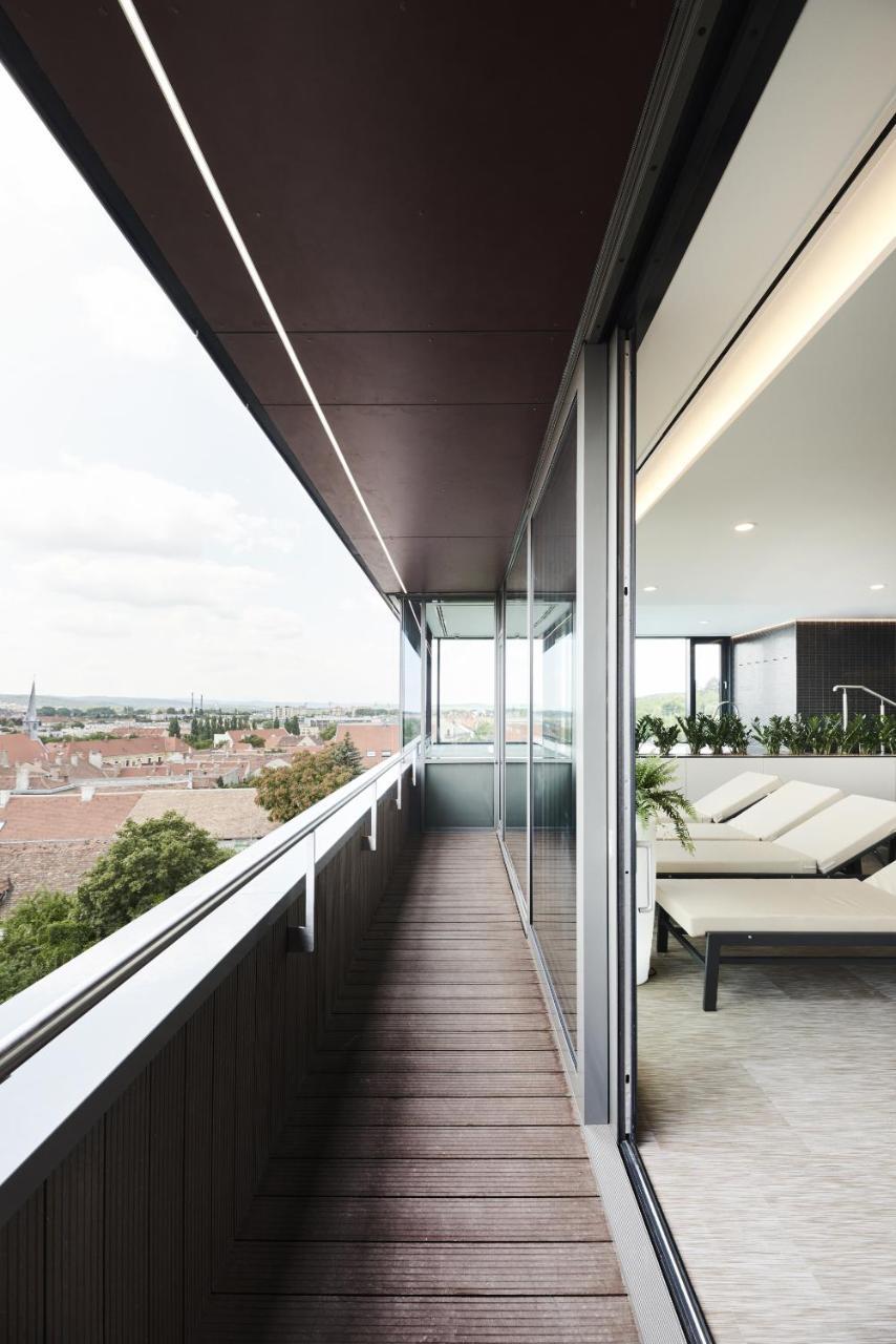 Hotel Sopron Bagian luar foto